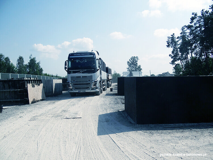 Transport szamb betonowych  w Pasymiu